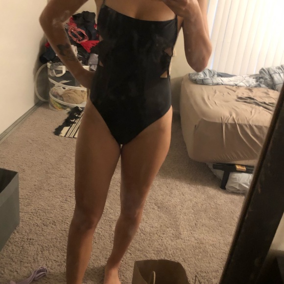 Black one piece swimsuit - Picture 3 of 4